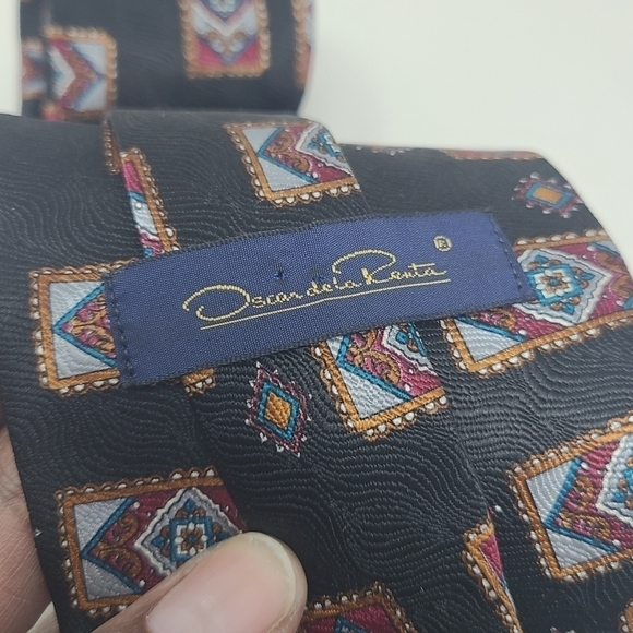 Oscar de la Renta | Black and Red Vintage Silk Rectangle Patterned Tie - Picture 2 of 10